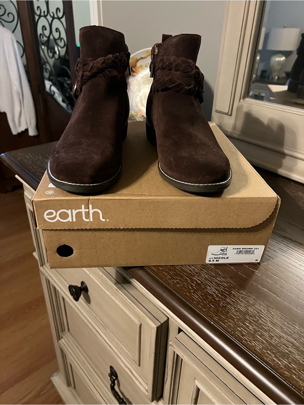 NIB Earth Dark Brown Suede Nicole Boots with Braided Accent